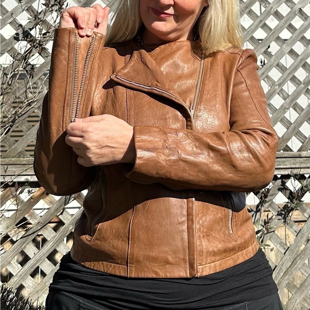 Xl Gap Edition vintage leather coat in cognac color. Buttery soft w cool details - Picture 12 of 16